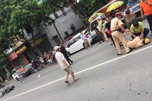 Hà Nội: Trung úy Cảnh sát giao thông bị xe tông gục trên quốc lộ 32