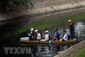 Sông Tô Lịch giảm mùi sau 3 ngày áp dụng công nghệ làm sạch