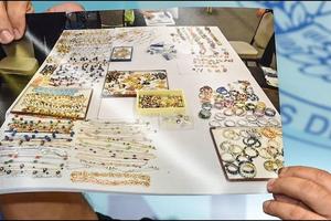 Bê bối quỹ 1MDB: Thu hồi số nữ trang kim cương trị giá 1,7 triệu USD