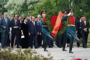 Thủ tướng Nguyễn Xuân Phúc thăm một số "địa chỉ đỏ" tại Saint Petersburg