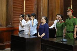 Tham ô 7,4 tỷ đồng, nguyên cán bộ Ban Giảm nghèo phường lĩnh án 20 năm tù