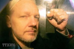 Công tố viên Thụy Điển chính thức đề nghị bắt giữ ông Assange