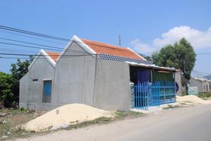 Chính quyền làm ngơ khi dân lấn chiếm đất công làm nhà trái phép? 