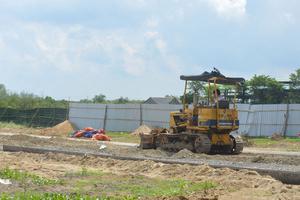 Xử lý chủ đất tự làm đường trái phép nghi để phân lô