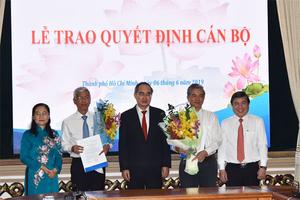 Trao quyết định phê chuẩn 2 Phó Chủ tịch UBND TP Hồ Chí Minh