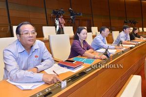 Quyết danh mục dự án đầu tư công thuộc về Quốc hội hay Chính phủ "đều không quá bán"