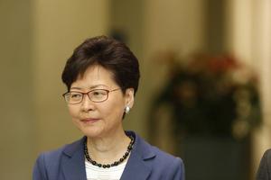 Lãnh đạo Hong Kong công khai xin lỗi người dân