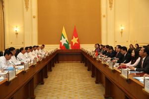 Phó Thủ tướng Vương Đình Huệ đề nghị Myanmar rút ngắn thời gian thông quan hàng hóa Việt