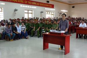 Xét xử 24 bị cáo trong đường dây đánh bạc gần khu vực biên giới