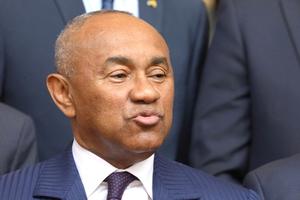 Chủ tịch Liên đoàn Bóng đá châu Phi được thả sau thẩm vấn tham nhũng