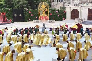 Show nghệ thuật “Vũ hội Ánh Dương” khuấy động Bà Nà Hills