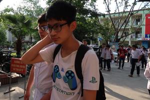 Tuyển sinh lớp 10 ở Hà Nội: Đề Toán khó nhằn, sẽ khan hiếm điểm 10 
