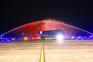 Đón chuyến bay đầu tiên từ Hàn Quốc
