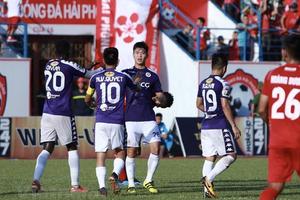 V.League 2019: “Nóng” trên đường đua dẫn đầu Bảng xếp hạng