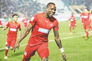 Án phạt 5 tỷ đồng và lỗ hổng của bóng đá Việt Nam