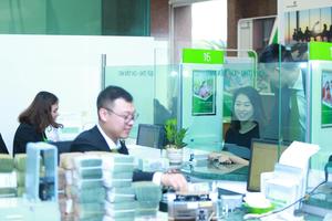 Nhiều ngân hàng đồng loạt giảm lãi suất cho vay từ nay đến cuối năm