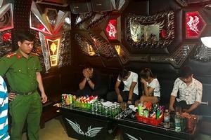 Đột kích quán karaoke, phát hiện hàng chục 'nam thanh nữ tú' đang phê ma túy