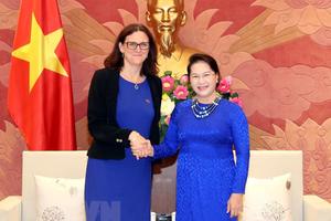Chủ tịch Quốc hội tiếp Cao ủy phụ trách thương mại của EU