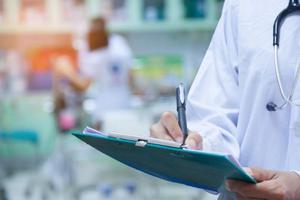 Tham nhũng đi lên, dịch vụ y tế đi xuống