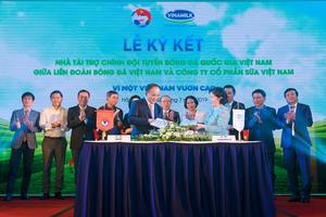 Vinamilk là nhà tài trợ chính cho các đội tuyển bóng đá quốc gia