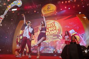 Dàn sao  Vpop tụ hội trong lễ hội âm nhạc - ẩm thực Phố Hàng Nóng 