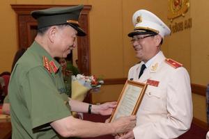 Giám đốc Công an Nghệ An Nguyễn Hữu Cầu được phong Thiếu tướng
