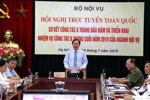 Kịp thời phát hiện và kiên quyết xử lý những sai phạm trong thực thi công vụ