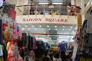 Thu giữ nhiều hàng nhái tại chợ Bến Thành và Sài Gòn Square 