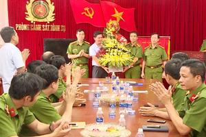Khen thưởng Công an làm tốt các chuyên án an ninh trật tự
