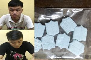 Cảnh sát cơ động phát hiện xe ô tô chở 2 người mang theo ma túy