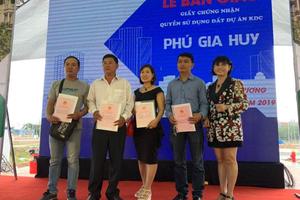 Bàn giao 329 sổ đỏ cho khách hàng dự án Phú Gia Huy