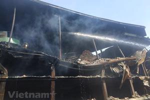 Vụ cháy Rạng Đông: Không khí tạm an toàn, lo ô nhiễm nguồn nước