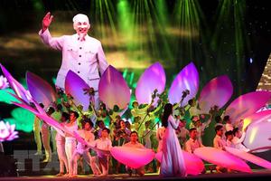 Chương trình nghệ thuật 'Việt Nam - Ngàn gấm hoa' chào mừng Quốc khánh