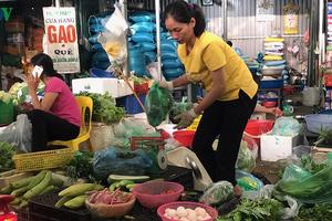 Giá rau xanh bắt đầu tăng mạnh sau mưa bão