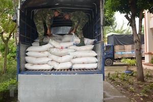 Xe chở hàng lậu đâm thẳng vào xe máy chở cán bộ quản lý thị trường