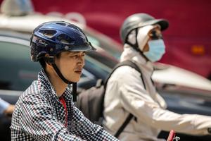 Nắng nóng bao trùm Bắc Bộ và Trung Bộ, có nơi trên 38 độ C