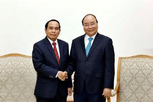 Thủ tướng Nguyễn Xuân Phúc tiếp Phó Thủ tướng, Trưởng Ban Kiểm tra Trung ương Lào