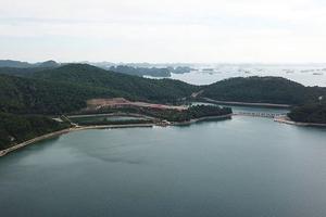 Biệt thự, chùa chiền hoành tráng xây dựng trái phép trên vịnh Bái Tử Long