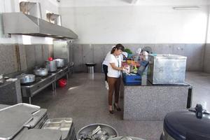Kiểm tra an toàn thực phẩm tại bếp ăn tập thể 