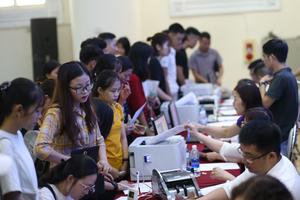 Tân sinh viên Đại học Kinh doanh và Công nghệ Hà Nội phấn khởi nhập học