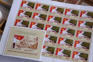 Phát hành đặc biệt bộ tem và bộ lịch về Bác Hồ