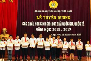 Tuyên dương các học sinh đạt giải quốc gia, quốc tế