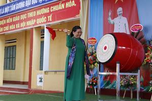 Phó Chủ tịch Quốc hội Tòng Thị Phóng dự lễ khai giảng tại Yên Bái             