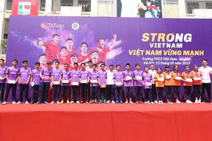 Quang Hải, Bùi Tiến Dũng đeo mặt nạ trung thu truyền cảm hứng tại Strong Vietnam