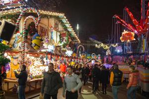 Nhiều chuyên gia hiến kế phát triển kinh tế ban đêm