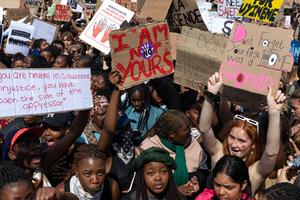 Hàng ngàn người biểu tình vì bạo hành phụ nữ ngày càng gia tăng