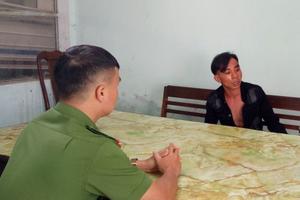 Tạm giữ 2 đối tượng dùng vũ khí chống người thi hành công vụ                  