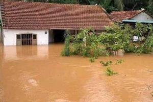 Ngập lụt, sạt lở, thiệt hại nặng do mưa lũ kéo dài