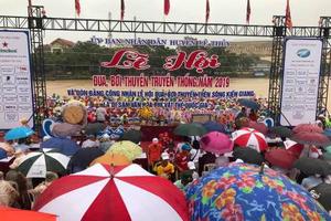 Lễ hội đua thuyền trên sông Kiến Giang