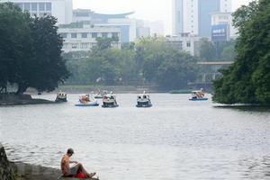 Các tỉnh Bắc Bộ lạnh về đêm và sáng sớm, Nam Bộ mưa về chiều